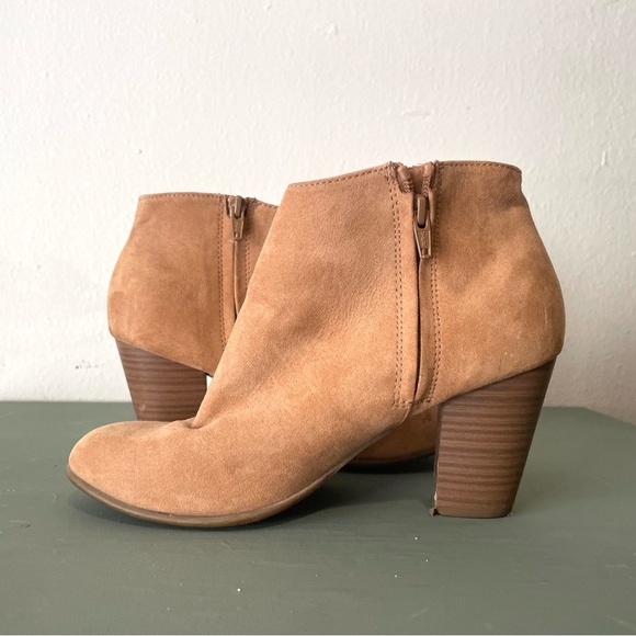 OLD NAVY Women’s 8M Tan Suede Block Heel Ankle Boots - Picture 4 of 7